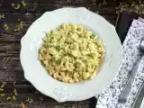 Resepti Risotto coquillettesilla, herneillä, kesäkurpitsoilla, valkosipuli-yrttijuustolla