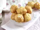 Resepti Chouquettes, choux helmisokerilla höystetty