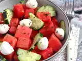 Resepti Vesimeloni- ja kurkkusalaatti