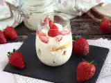 Resepti Jäähdytetyt mansikka-tiramisu verrines
