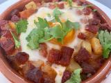 Resepti Flamenco-tyyliset kananmunat perunoiden ja chorizo-makkaran kanssa