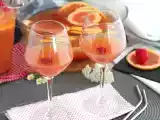 Resepti Vaaleanpunainen sangria roséviinillä