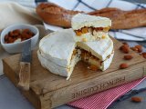 Resepti Brie aprikoosi- ja mantelitäytteellä