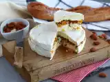 Resepti Brie aprikoosi- ja mantelitäytteellä