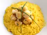 Resepti Kampasimpukoiden risotto sahramin kera