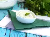 Resepti Tzatziki, kreikkalainen kurkku- ja jogurttikastike.