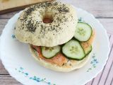 Resepti Lohi bagel, kurkku ja tuorejuusto