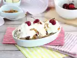 Resepti Banana split, kuuluisa jäätelöherkku