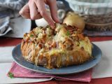 Resepti Tartiflette-tyylinen täytetty siilileipä