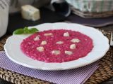 Resepti Punajuuri- ja gorgonzola-risotto: värien ja voimakkaiden makujen räjähdysmäinen yhdistelmä.