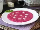Resepti Punajuuri- ja gorgonzola-risotto: värien ja voimakkaiden makujen räjähdysmäinen yhdistelmä.
