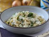 Resepti Kermainen sipulipasta: herkullinen ja superhalpa pääruoka!