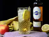 Resepti Alkoholiton martini spritz, makea ja kukkainen cocktail aperitiiviksi.