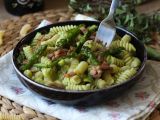 Resepti Kermainen parsa ja pekoni pasta: helppo ja maukas resepti
