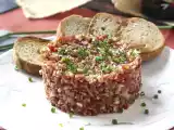 Resepti Tartar de fuet: pikaversio klassisesta pihvitartarista.