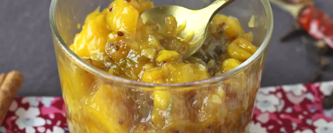 Kotitekoinen mango chutney: makea ja hapan intialainen mauste, joka sopii kaiken kanssa.