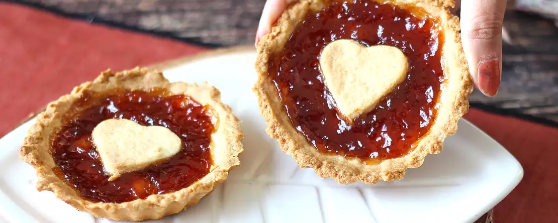 Mansikkahillo ystävänpäivä tortut: romanttinen kotitekoinen herkkuja