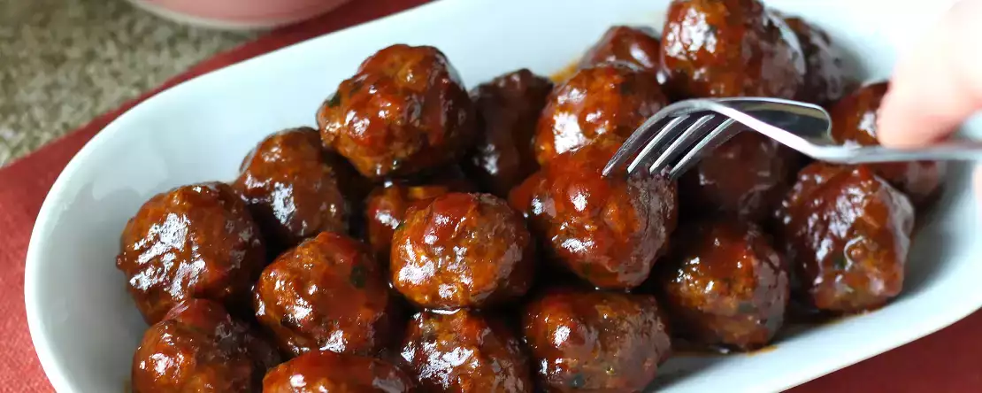 Lihapullat ilmankuumentimessa makean ja happaman grillikastikkeen kanssa: helppo ja maukas resepti