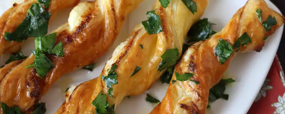 Hiutaloituja juustokierroksia airfryerilla