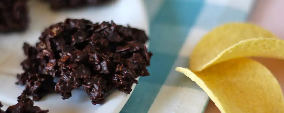 Suklaa pringles hiekkaruusuissa