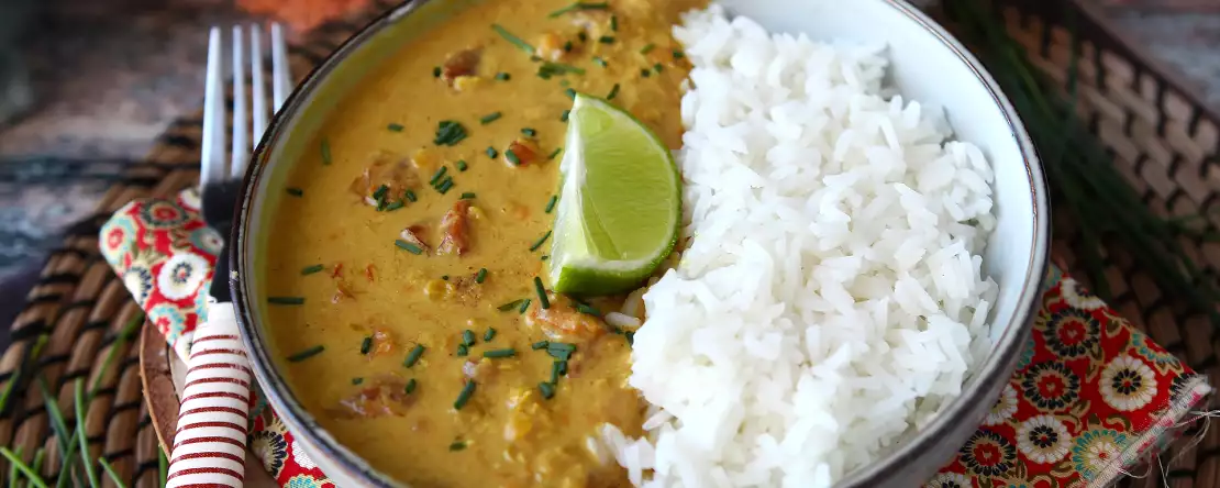 Punalenkkien curry kookosmaitolla: helppo ja kermainen resepti