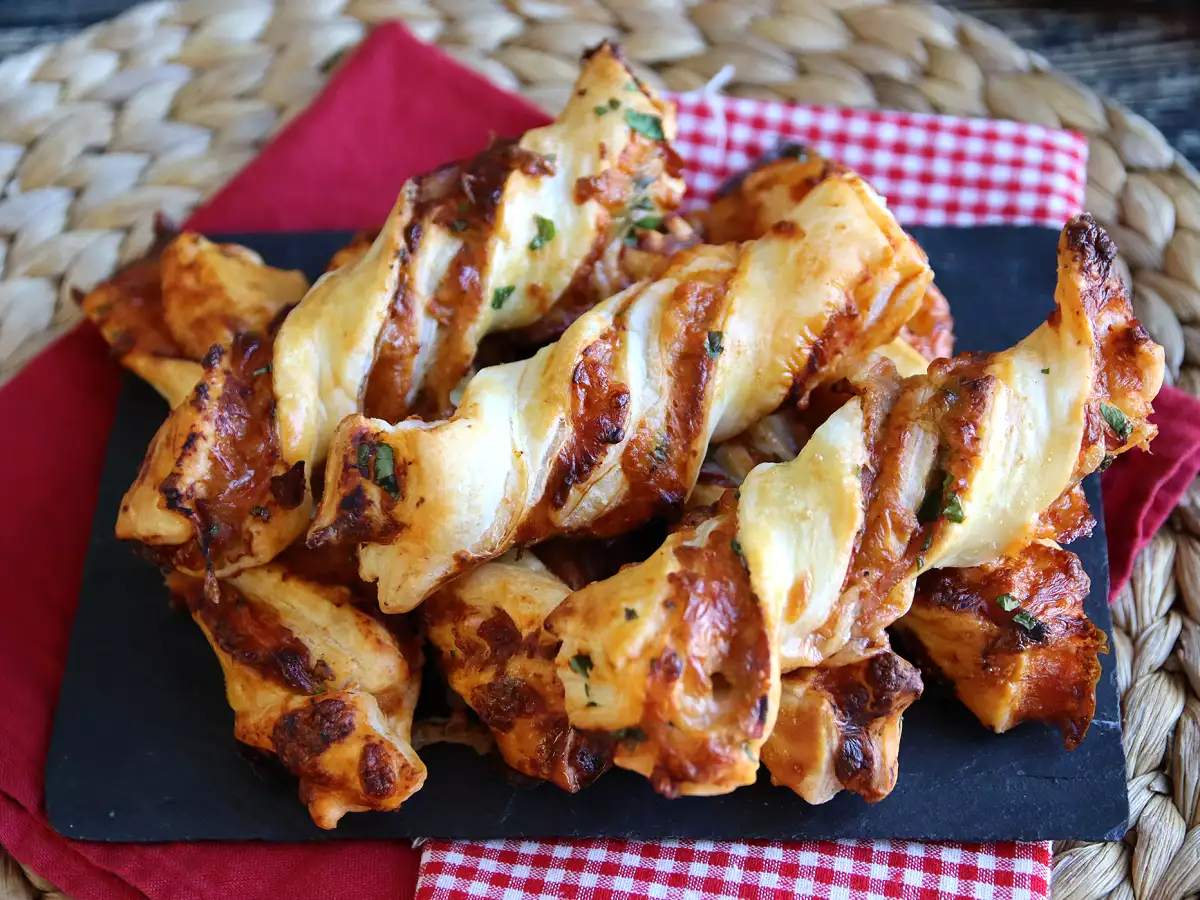 Resepti Maxi-leivonnaiskääryleitä (tomaattia, kinkkua, mozzarellaa, persiljaa)