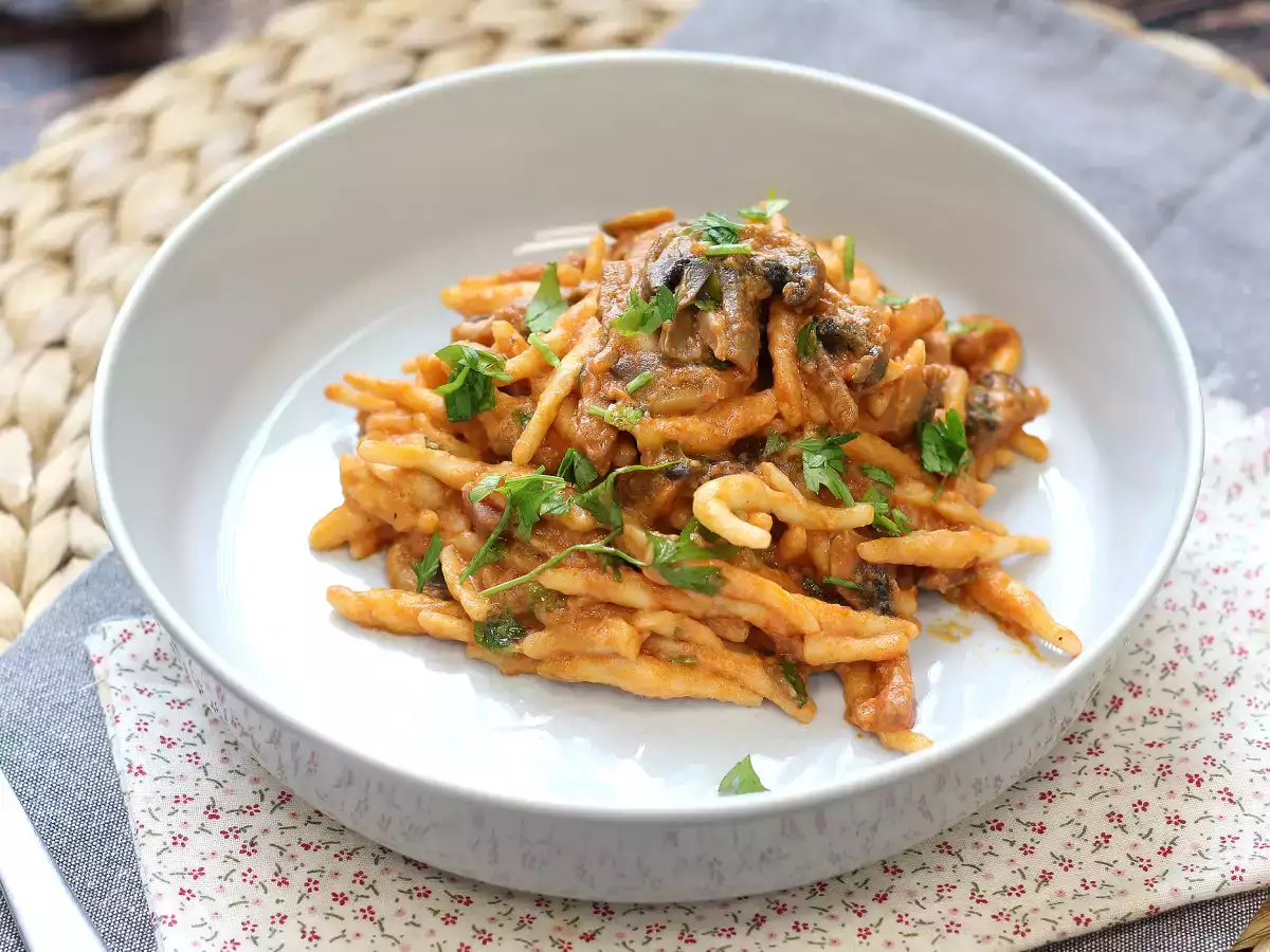 Resepti Pasta alla boscaiola – ihanteellinen ruoka syksyyn ja talveen