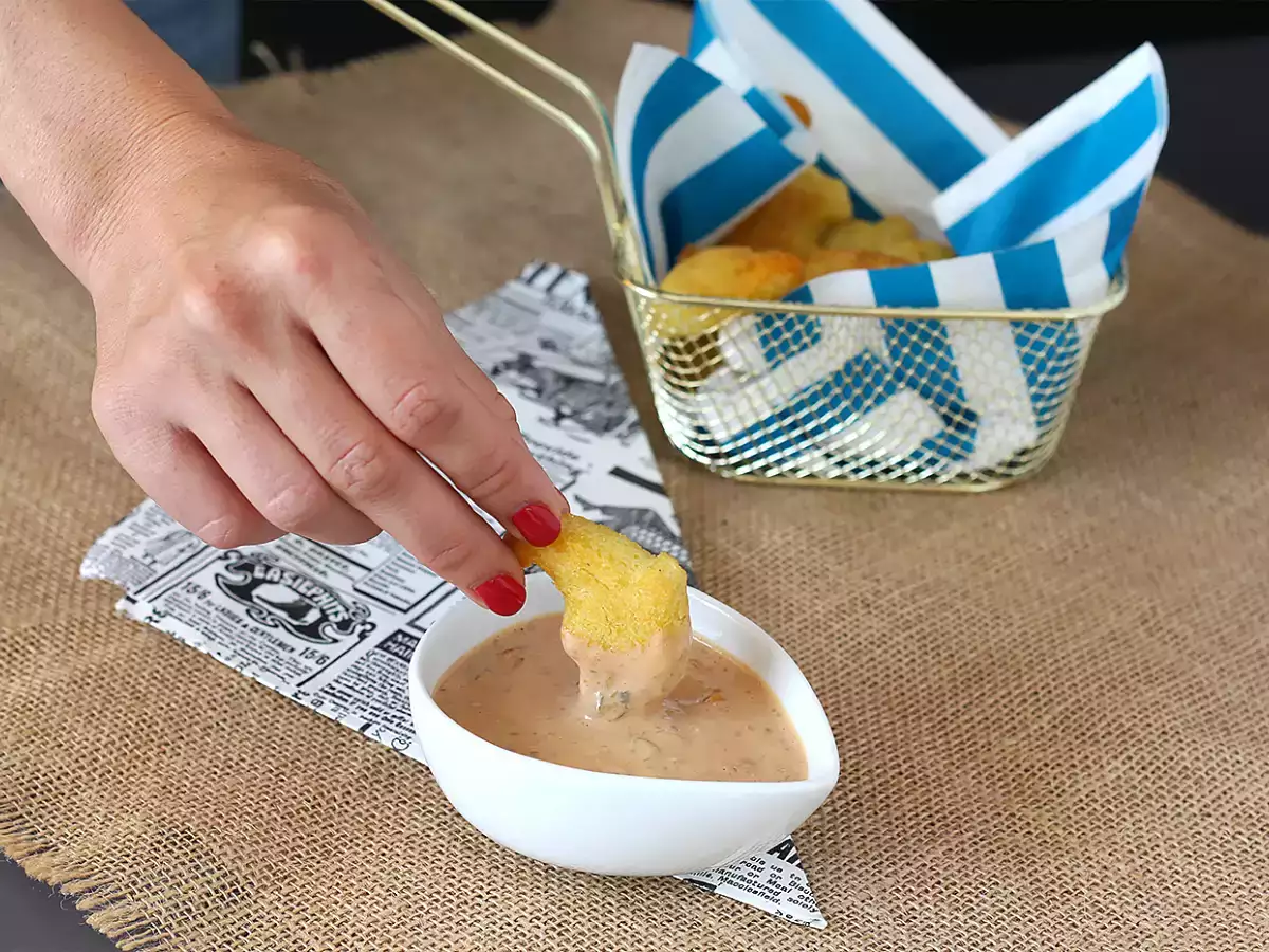 Resepti Burgerikastike - täydellinen hampurilaisille, ranskalaisille, grillattaville ja muille ruoille