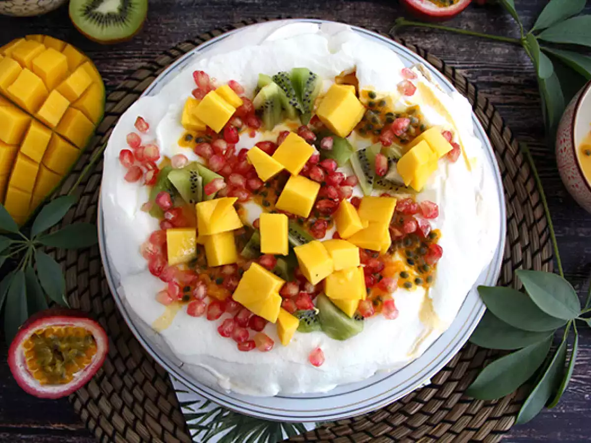 Resepti Helppo eksoottisten hedelmien pavlova