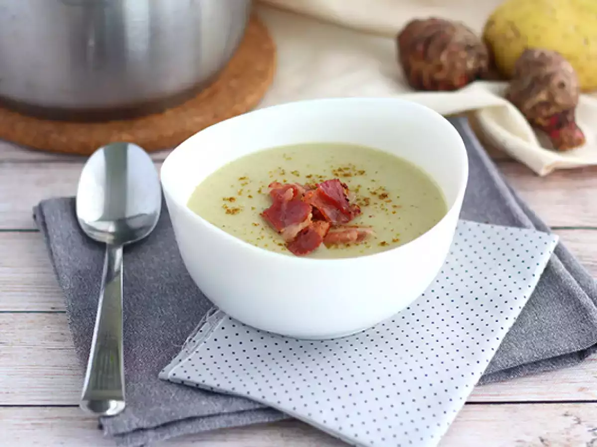 Resepti Maa-artisokka-, peruna- ja pekonikeitto