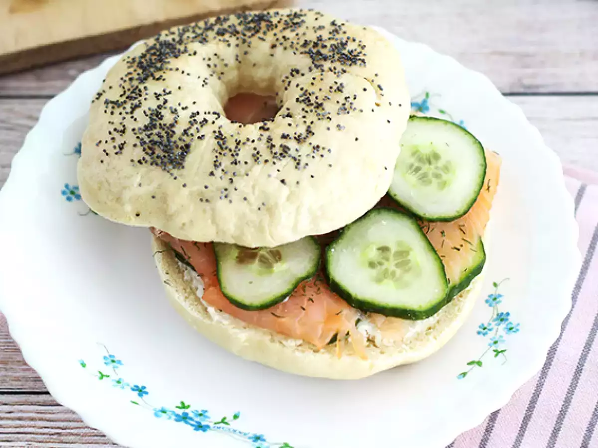 Resepti Lohi bagel, kurkku ja tuorejuusto