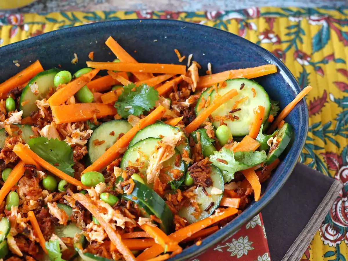 Resepti Rapea, mausteinen lohi rapea riisisalaatti!