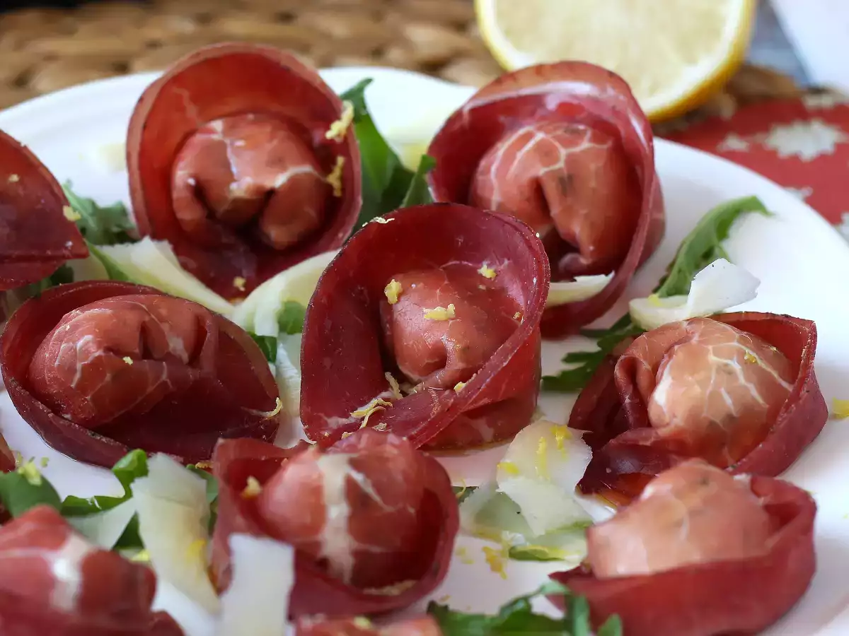 Resepti Tortelloni di bresaola täytettynä rucolalla ja ricottajuustolla: maukasta ja valmista 10 minuutissa!