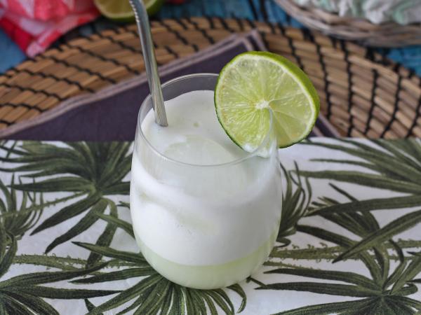 Resepti Sveitsiläinen limonadi kondensoidun maidon kanssa