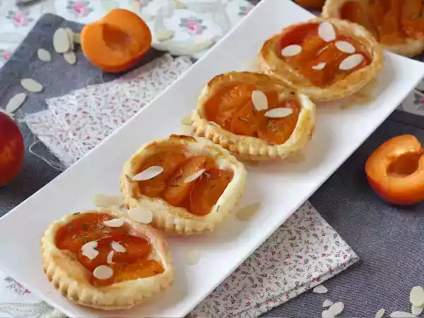 Resepti Aprikoositartelettes tatin, nopea jälkiruoka, kun sinulla on vieraita!