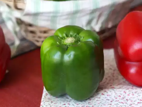 Resepti Miten kuoria raakoja paprikoita