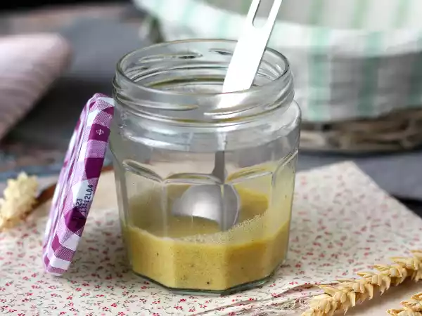 Resepti Vinaigrette, nopea ja helppo resepti salaatin kastikkeeksi!