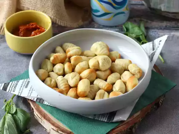 Resepti Rapeat, pehmeät gnocchit air fryerilla valmiina vain 10 minuutissa!