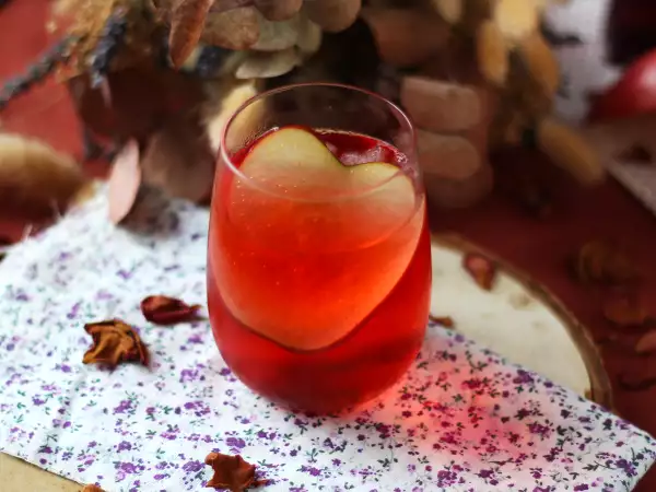 Resepti Täydellinen cocktail ystävänpäiväksi, karpalo spritz!