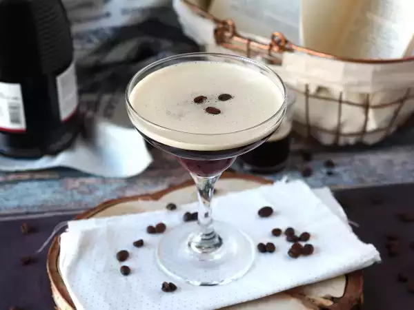 Resepti Espresso martini, täydellinen cocktail kahvin ystäville