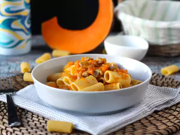 Resepti Pasta kurpitsan ja makkaran kanssa