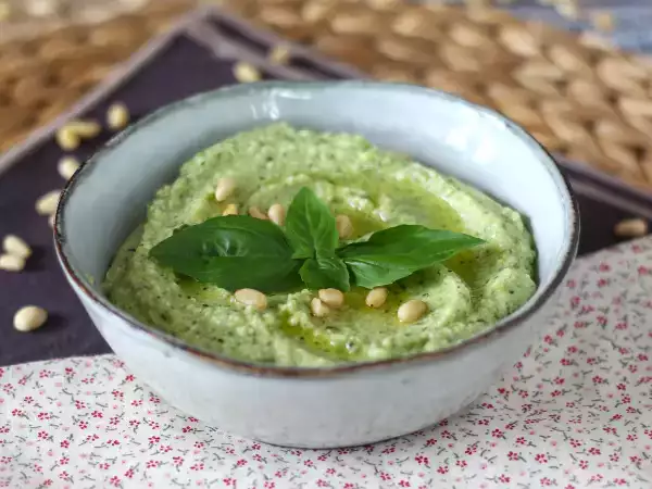 Resepti Kesäkurpitsa-pesto, nopea ja maukas resepti ilman kypsennystä.