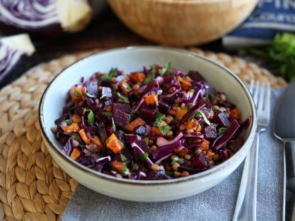 Resepti Linss salaatti, butternut, punakaali, punajuuri ja persilja (täydellinen syksyyn/talveen)