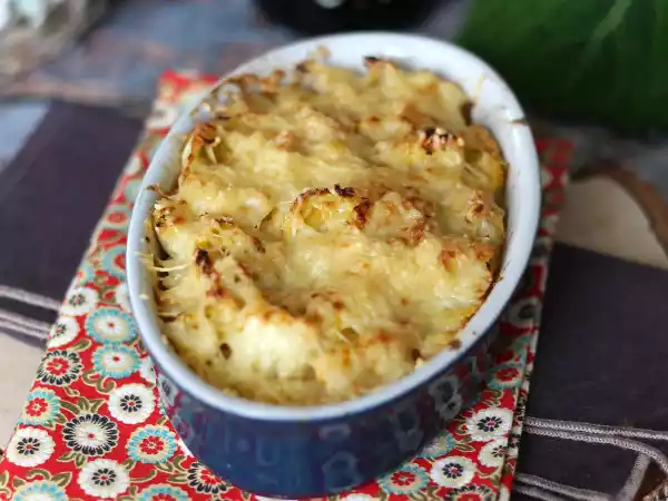Resepti Lehtikaali gratin bechamel-kastikkeen ja juuston kera