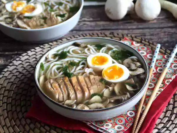 Resepti Kanan ramen: helppo versio tästä ikonisesta aasialaisesta ruokalajista!
