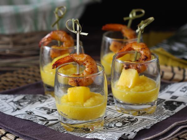 Resepti Katkarapu- ja mangoverrineet makeaksi ja suolaiseksi aperitiiviksi