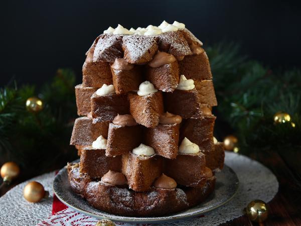 Resepti Pandoro-briossit, jotka on täytetty nutella-kermalla ja vaniljakermalla joulukuusen muodossa.