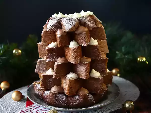 Resepti Pandoro-briossit, jotka on täytetty nutella-kermalla ja vaniljakermalla joulukuusen muodossa.