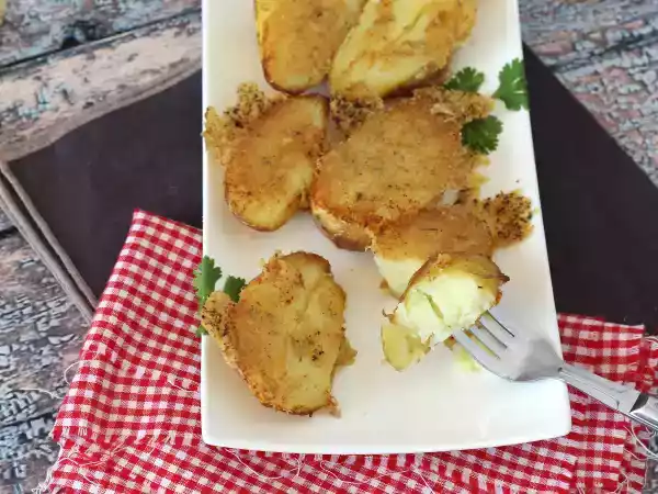 Resepti Parmesaaniperunat, sisältä pehmeät ja ulkoa rapeat!