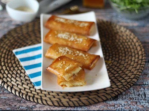 Resepti Feta saganaki, kreikkalainen resepti fetajuustosta ja hunajasta